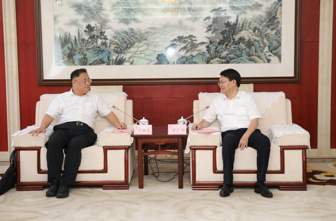 中智集團(tuán)黨委書記、董事長卜玉龍與南昌市委副書記、市長萬廣明舉行會談