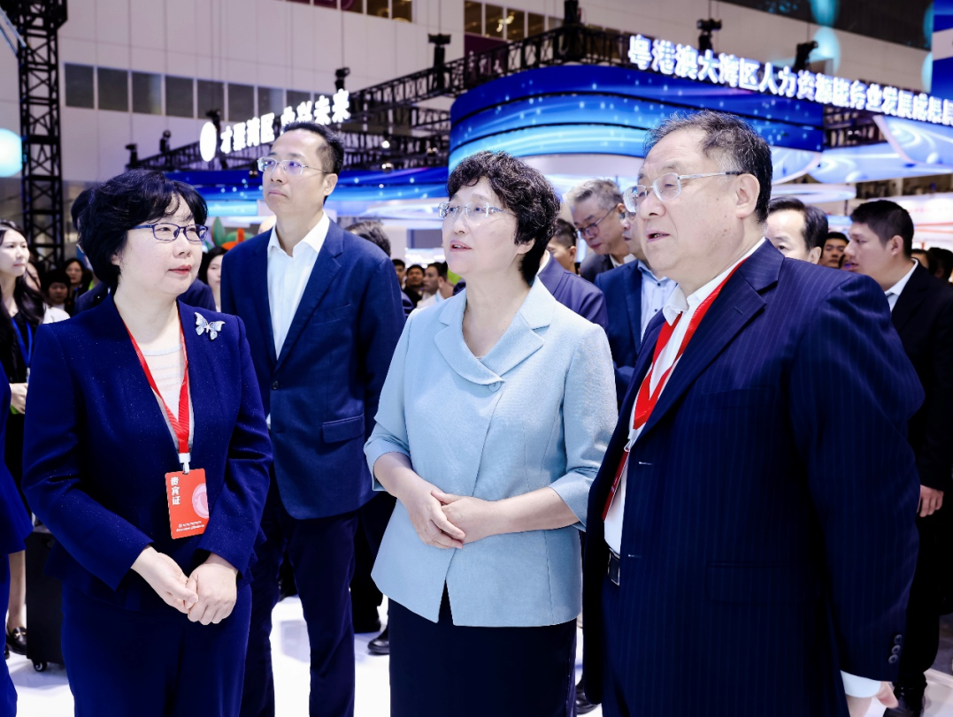 人力資源和社會保障部黨組書記、部長王曉萍蒞臨第二屆全國人力資源服務(wù)業(yè)發(fā)展大會中智展臺